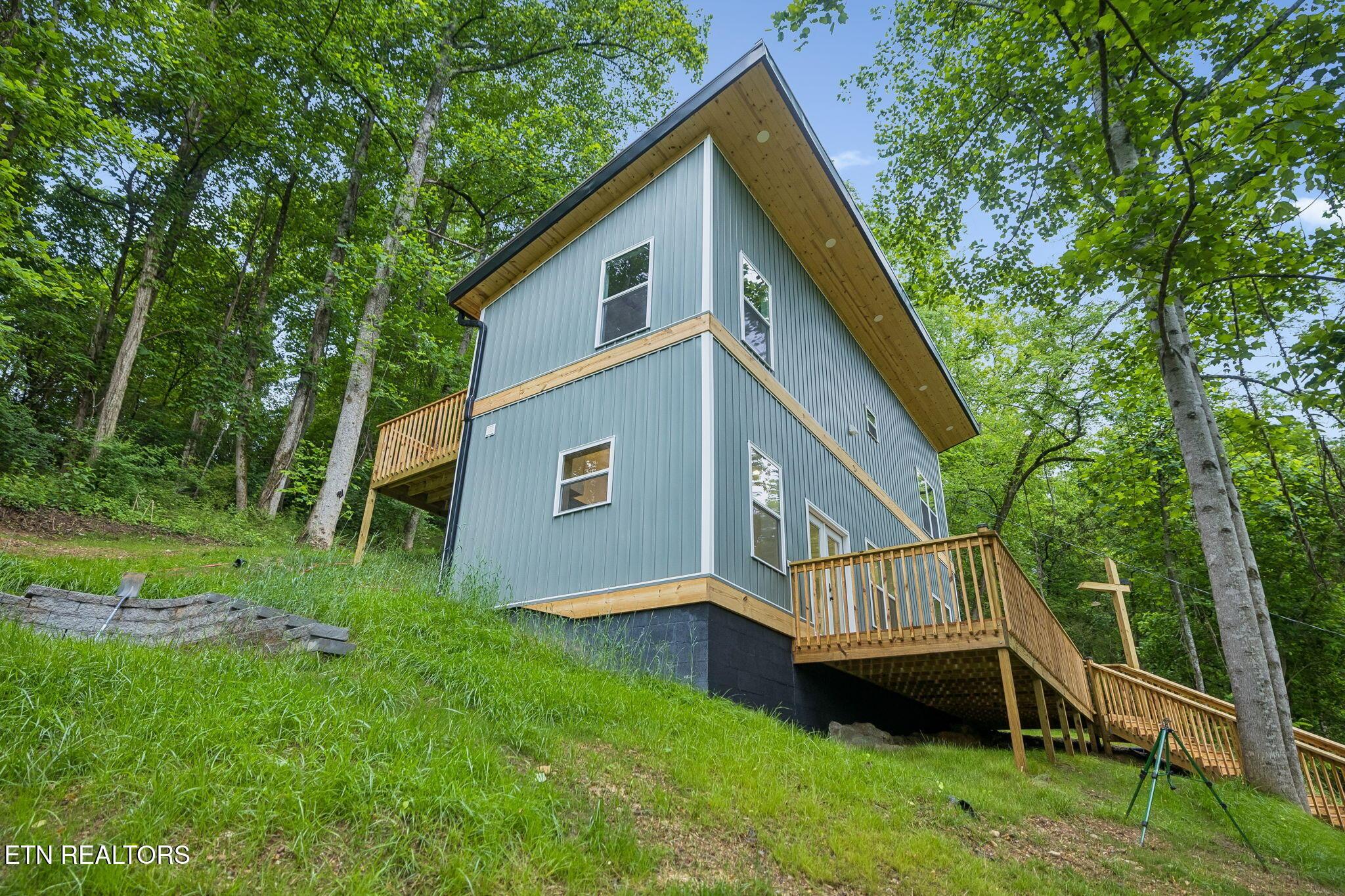 Image 2: 1-213 Hidden Valley Rd - 001
