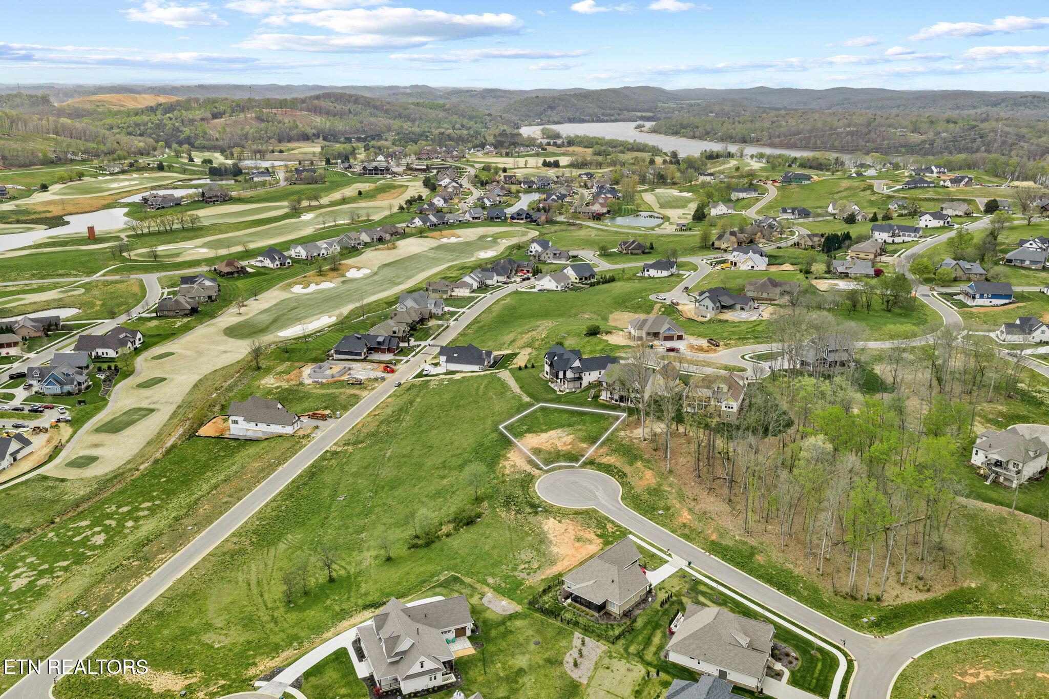 Image 3: 32-web-or-mls-6-print-378 17th Dr--28