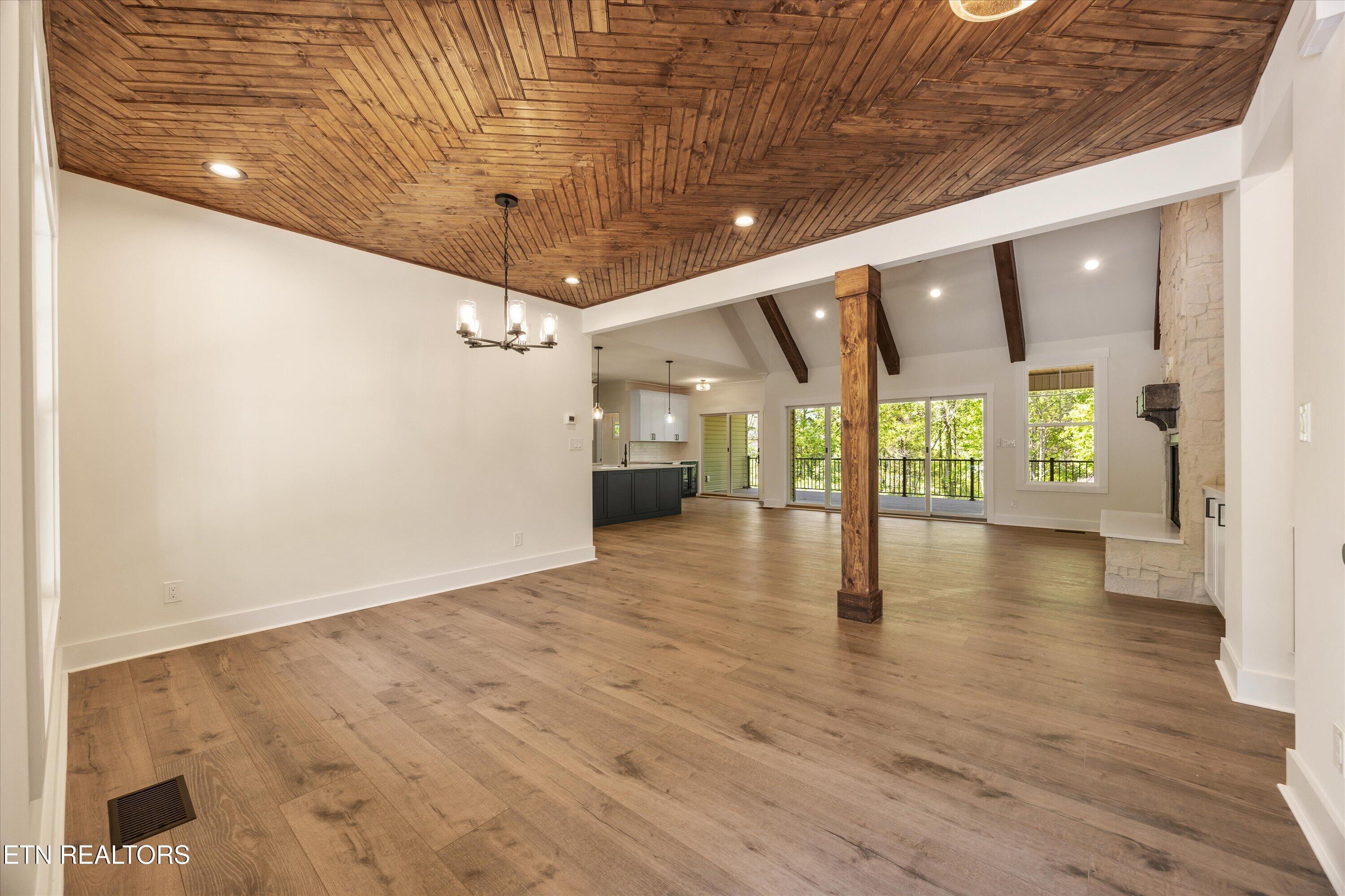 Image 4: Dining Area