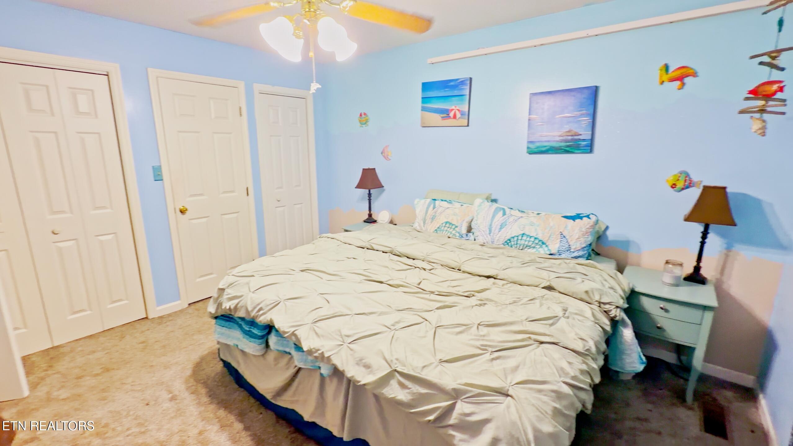Image 4: bedroom