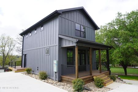 727 Lakewood Drive