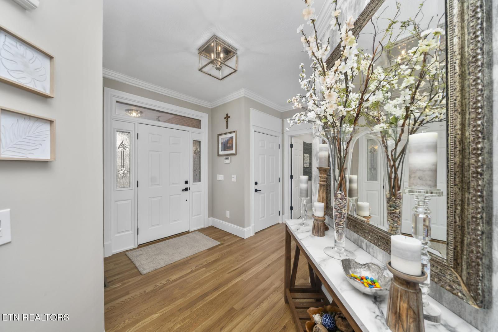 Image 4: Inviting entrance