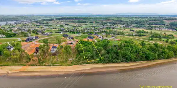 Image 4: 15-600 Firefly Dr09