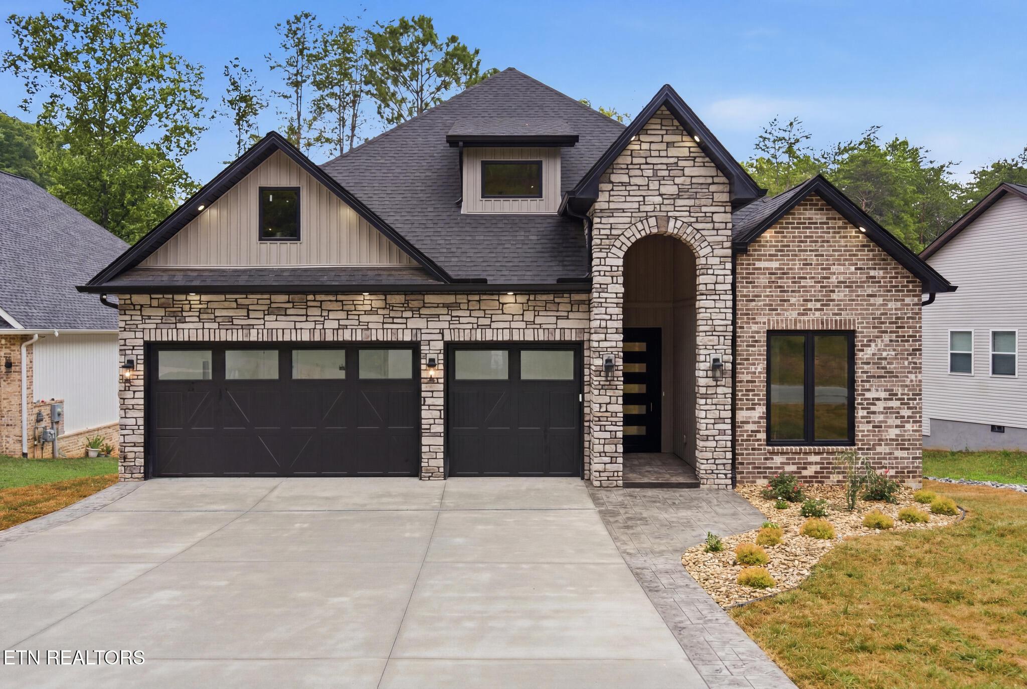 Image 3: mls_106 Noya Ln - 14