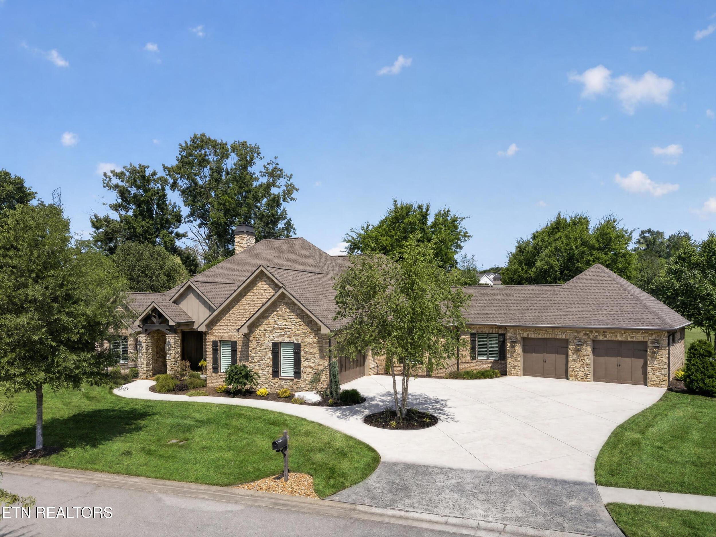 Image 3: 4 Car Garage & Spacious Driveway