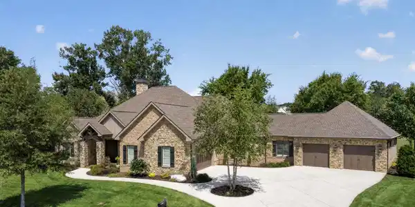 Image 3: 4 Car Garage & Spacious Driveway