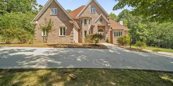 5305 Rio Vista Lane