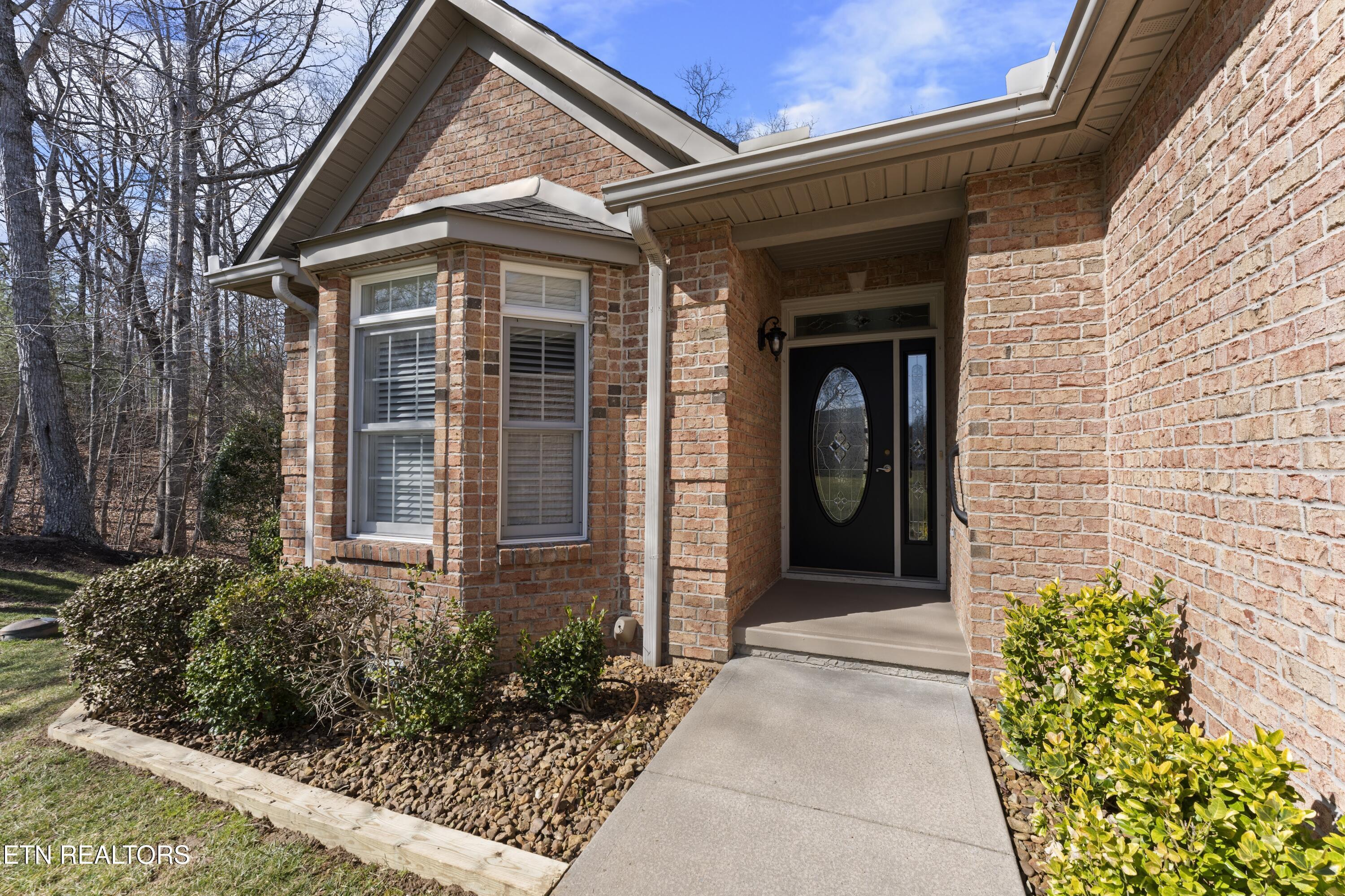 Image 2: End Townhome