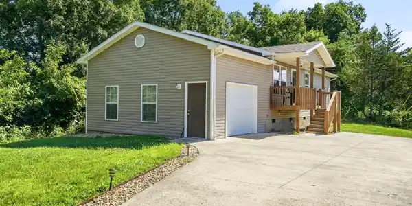1044 Lake Smoky Rd