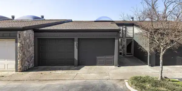 1863 Cherokeee Bluff Drive
