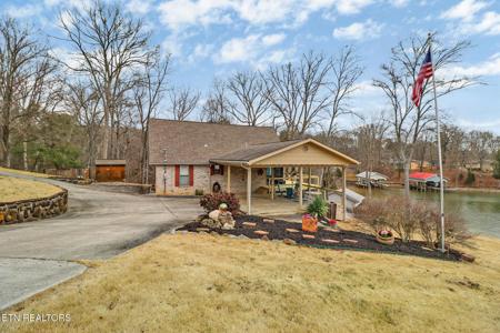 165 Lakeshore Court