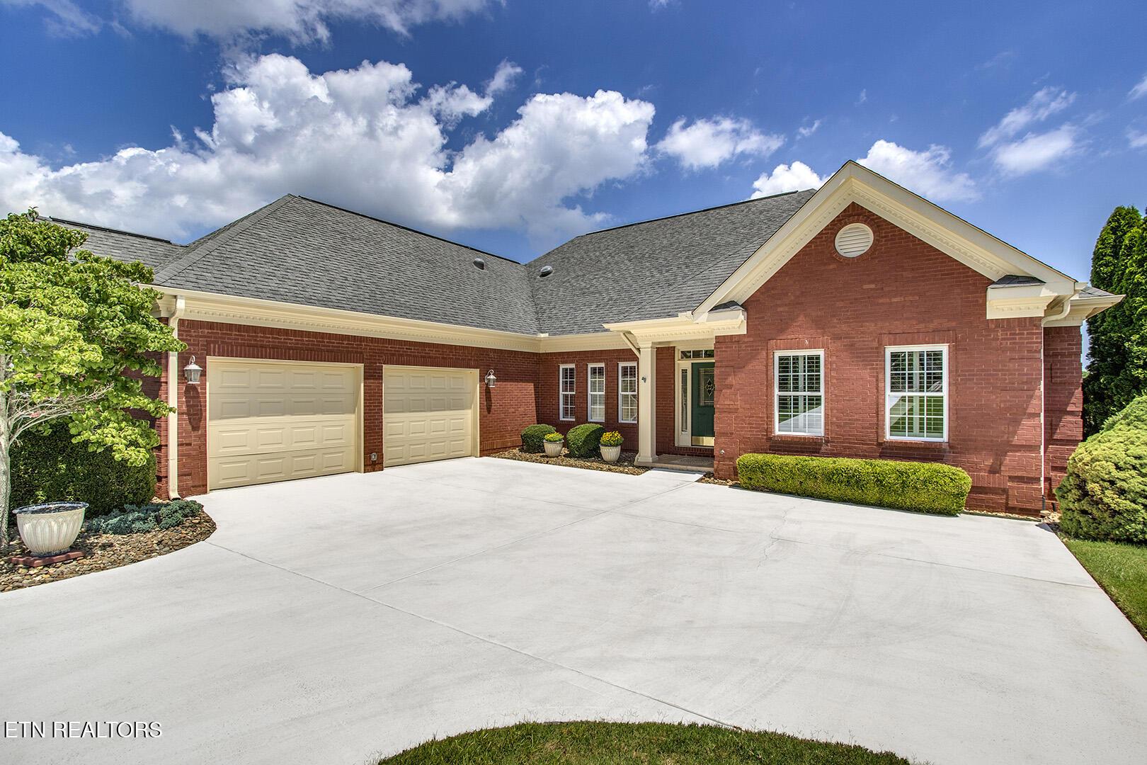 Image 4: 04_203 Todaly Circle_FrontRight
