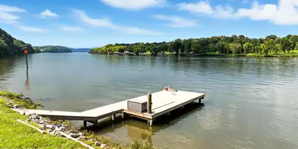 Image 3: Dock