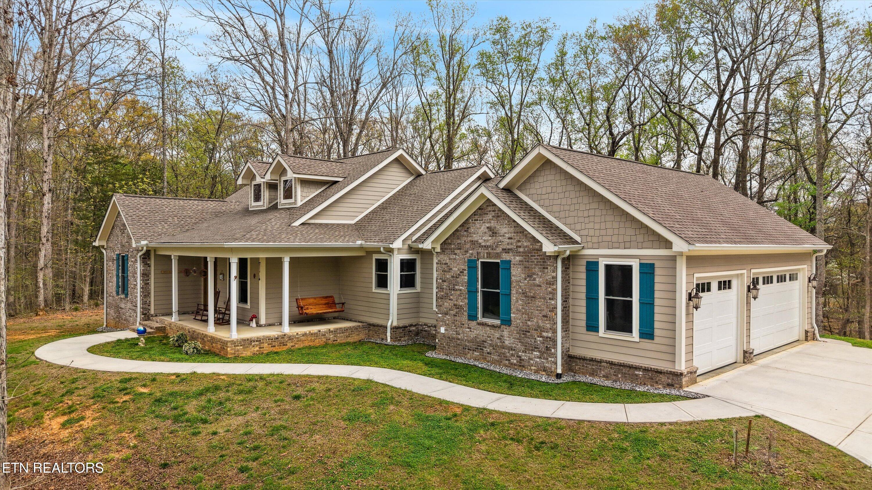 Image 3: Covered Front Porch