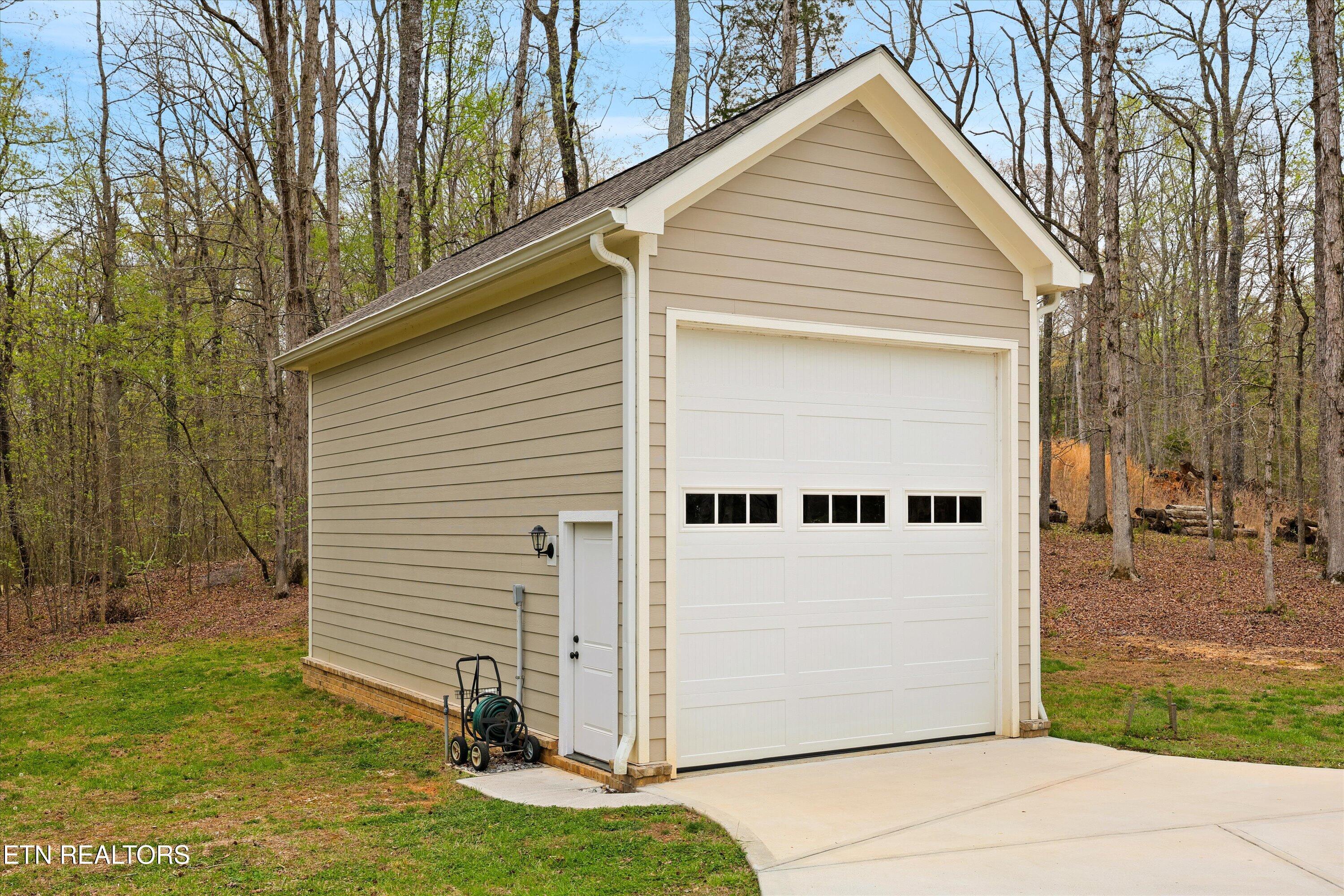 Image 4: RV Garage 32 Ft x13FT.
