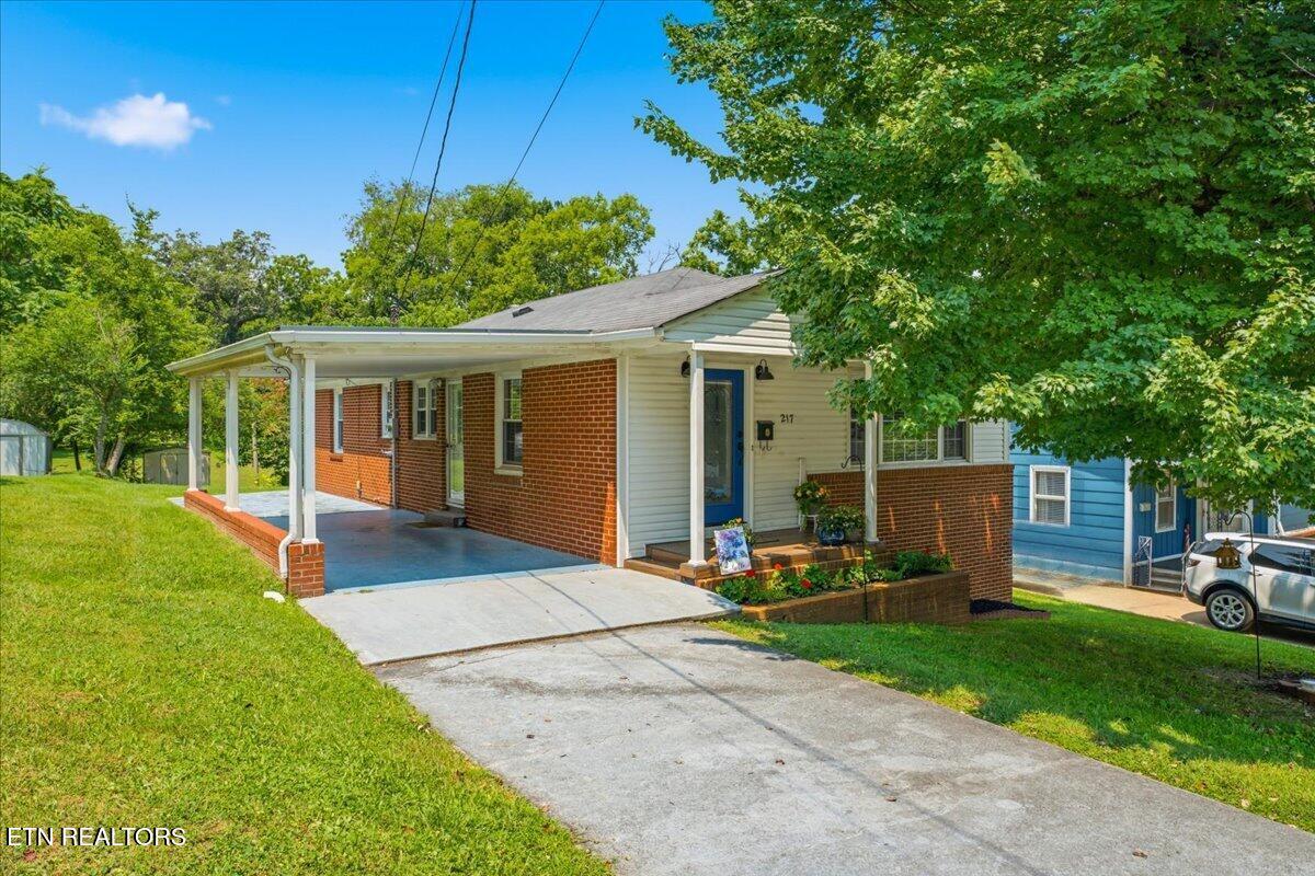 Image 3: 01-Exterior