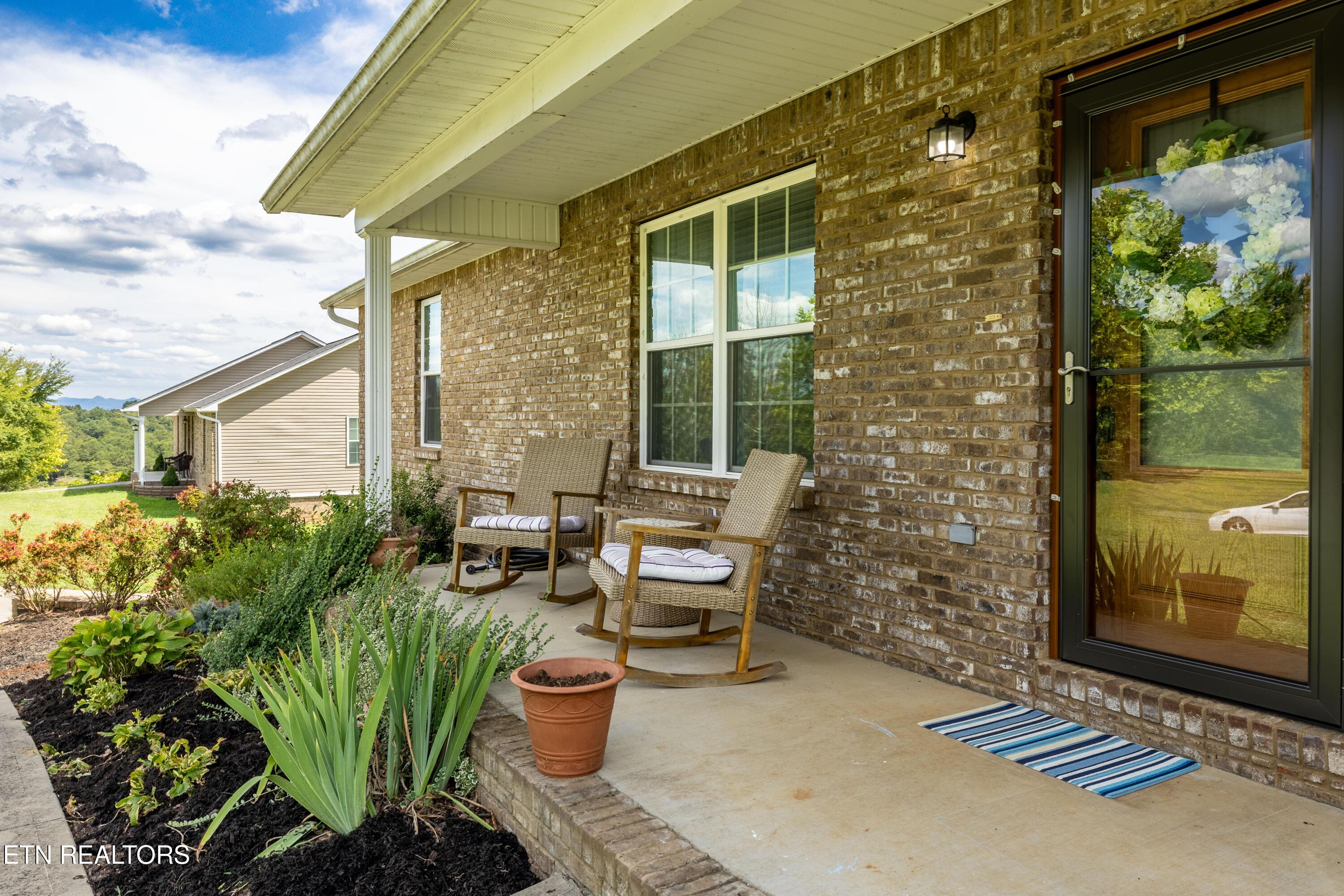 Image 4: 810RiverCliffDr-34