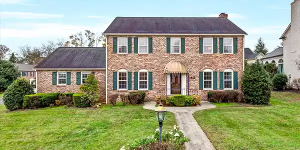 417 Boxwood Square