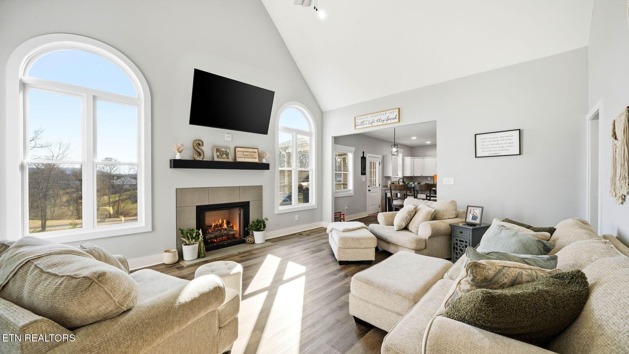 Image 3: 40-web-or-mls-133_Washita Ln-6