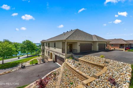 2414 Grand View Court