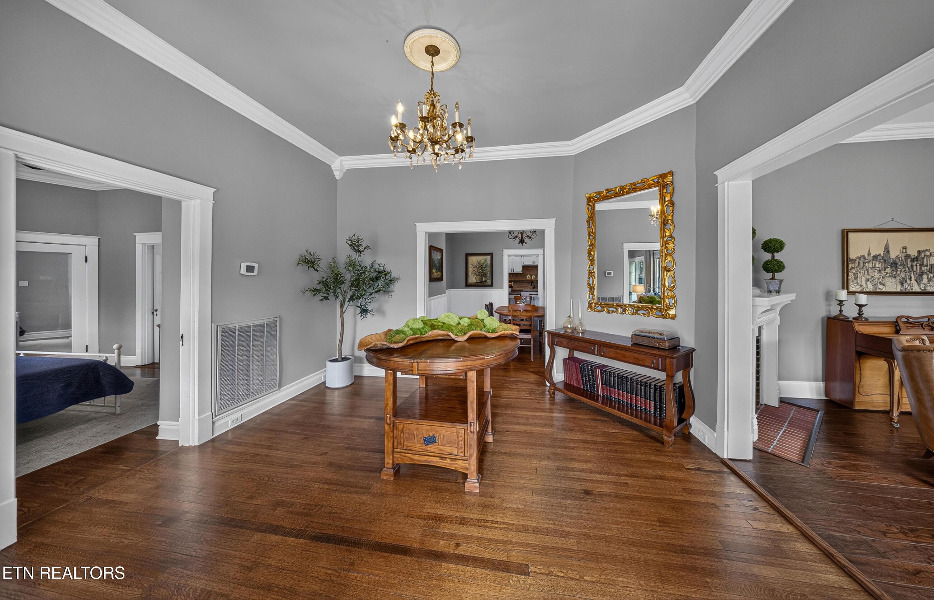 Image 4: Grand Entry Foyer