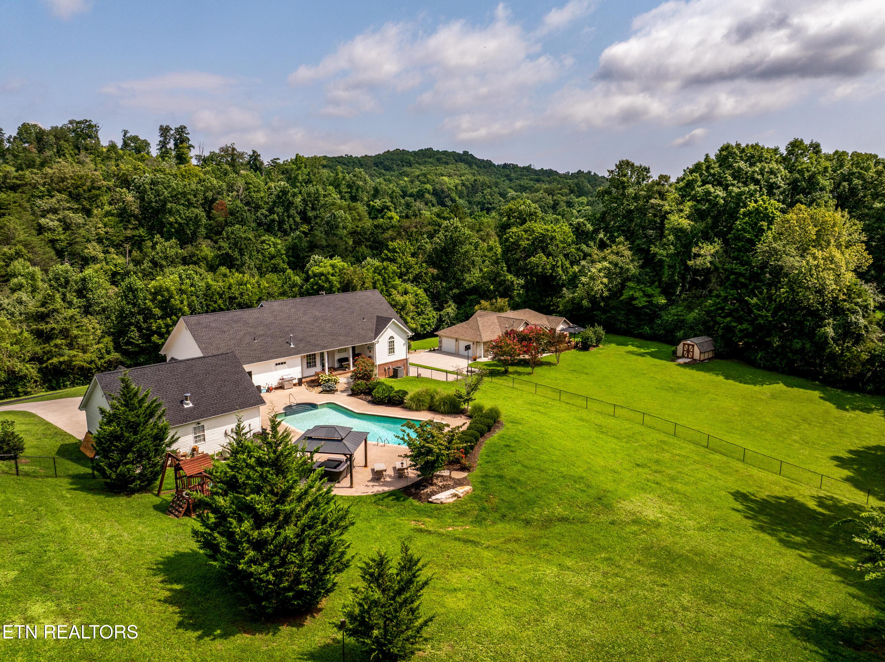 Image 3: 1.9 acres!