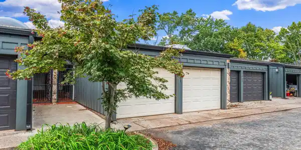 1861 Cherokee Bluff Drive