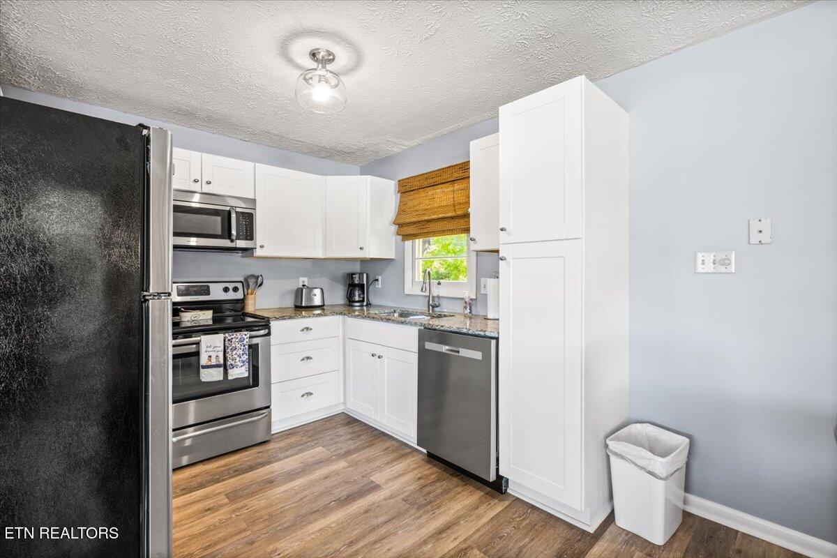 Image 3: 47-HOME 2