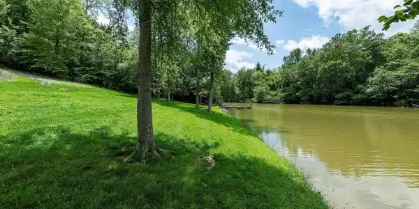 Image 4: Lakefront