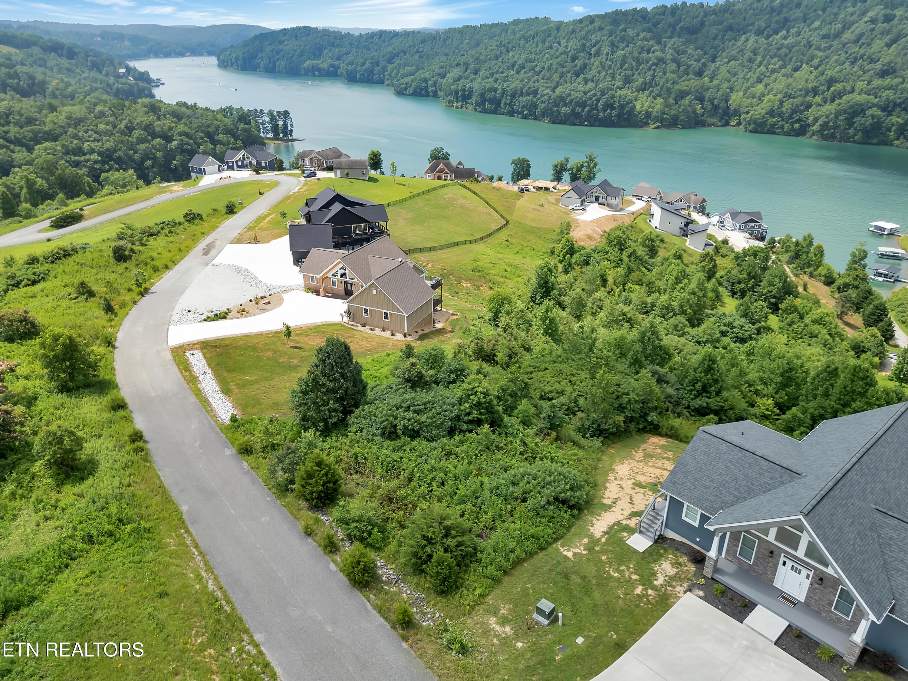 Image 4: Located on Norris Lake