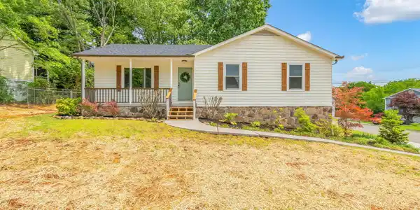 855 Smoke Creek Rd