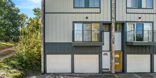 1886 Cherokee Bluff Drive