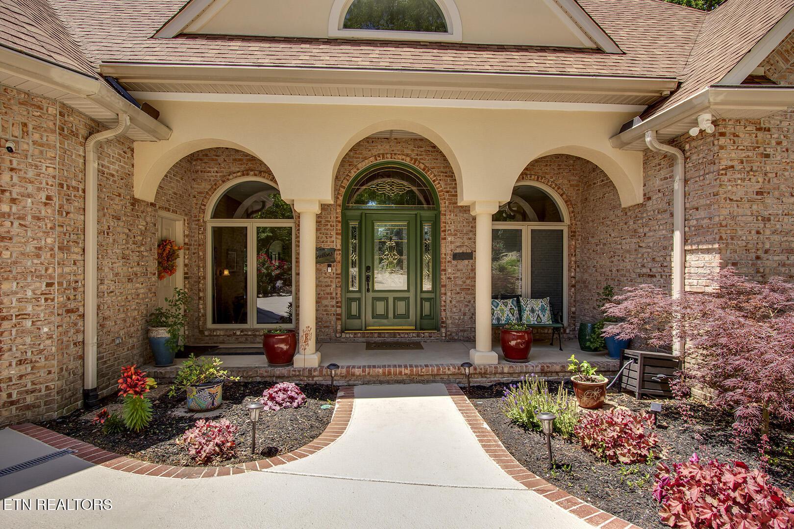 Image 3: 03_AmegaTrace_207_FrontPorch
