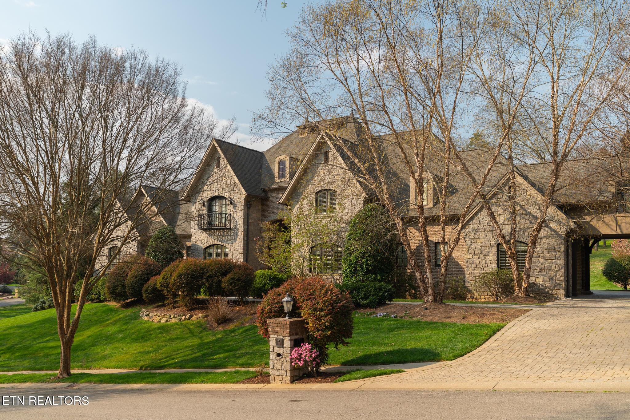 Image 2: 573 Stone Vista Ln