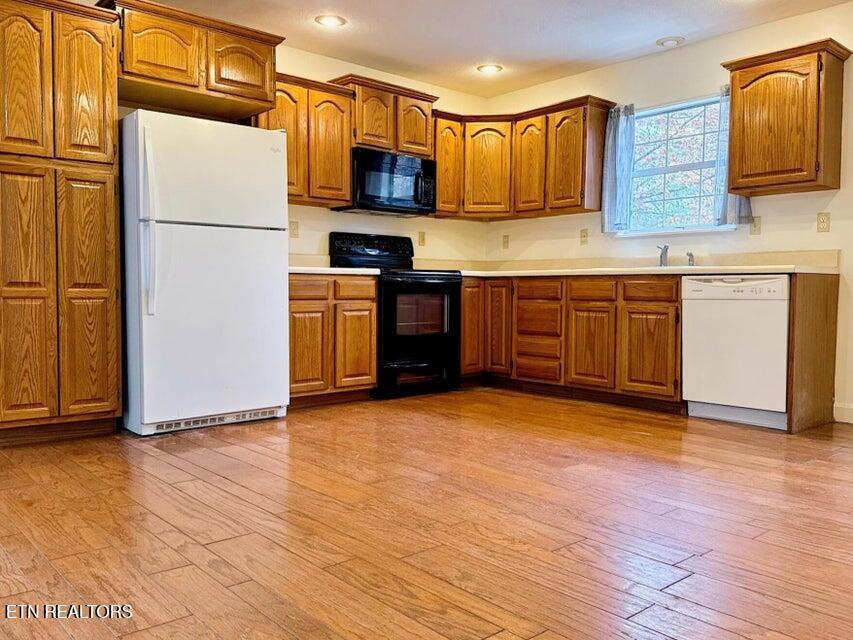 Image 4: Kitchen Windy Cove