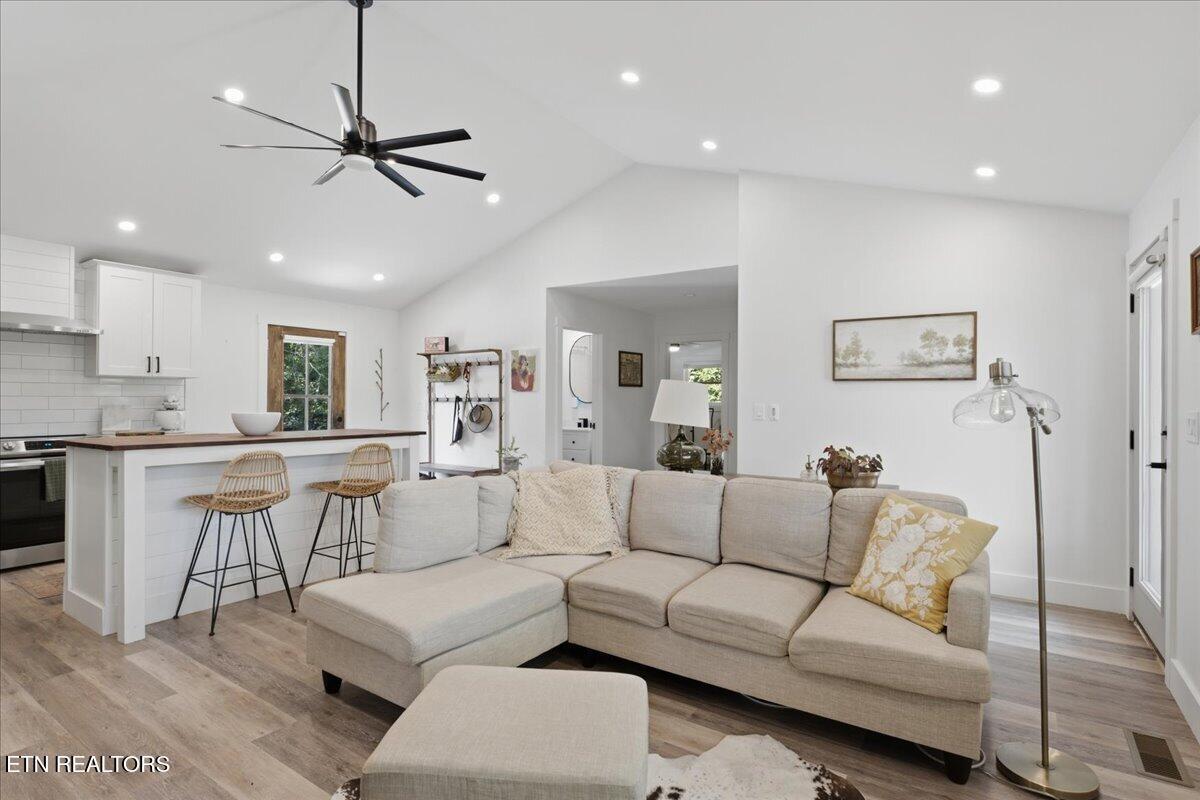 Image 3: 03-Living Room