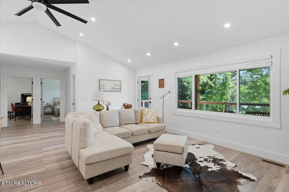 Image 4: 04-Living Room