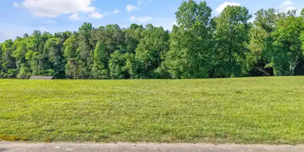 Image 2: 13-3842 Attley Dr003
