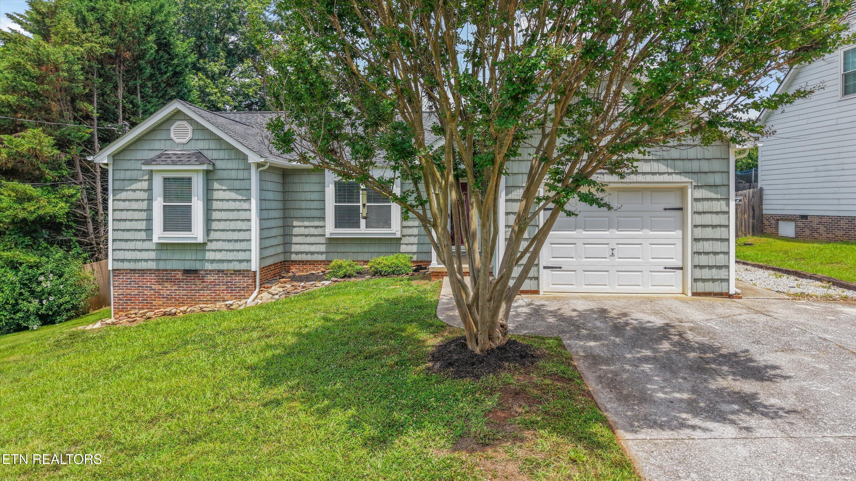 Image 2: 01-733 Summerdale Dr30