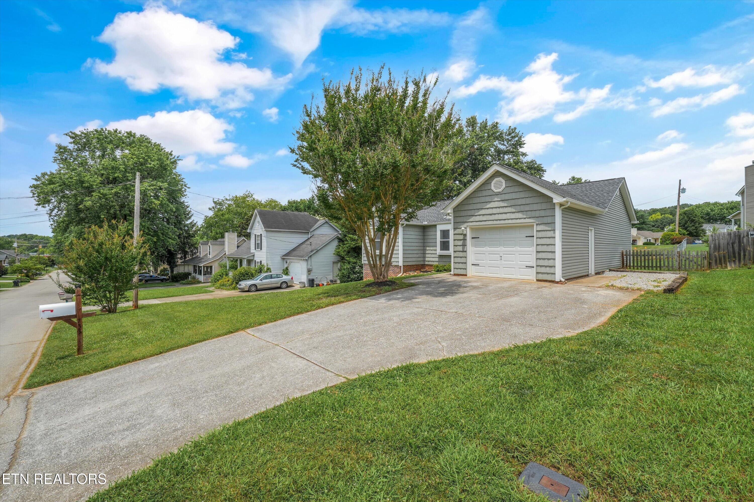 Image 3: 02-733 Summerdale Dr26