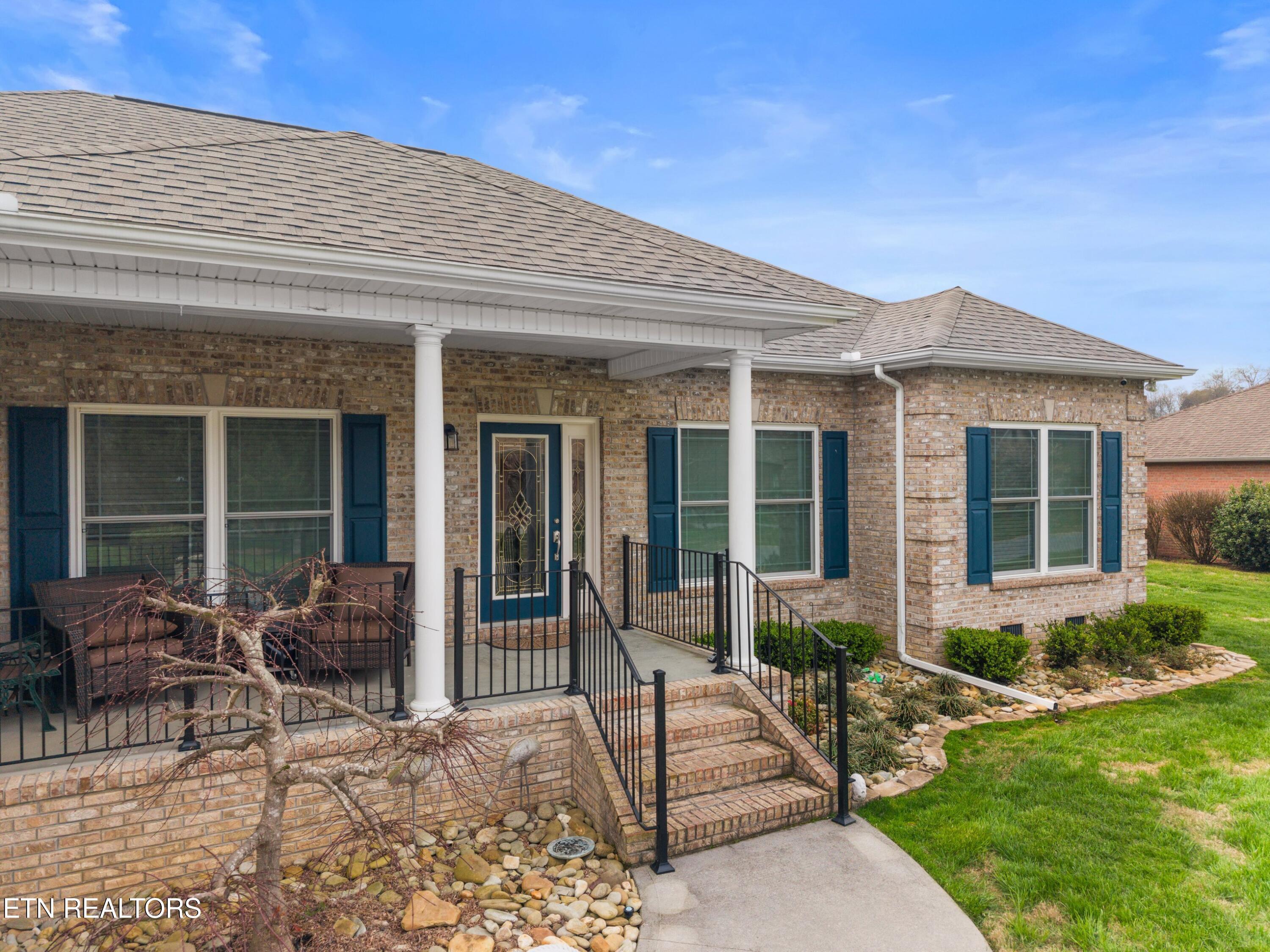 Image 3: 040-1410RiverRunCircle-Sevierville-TN-37