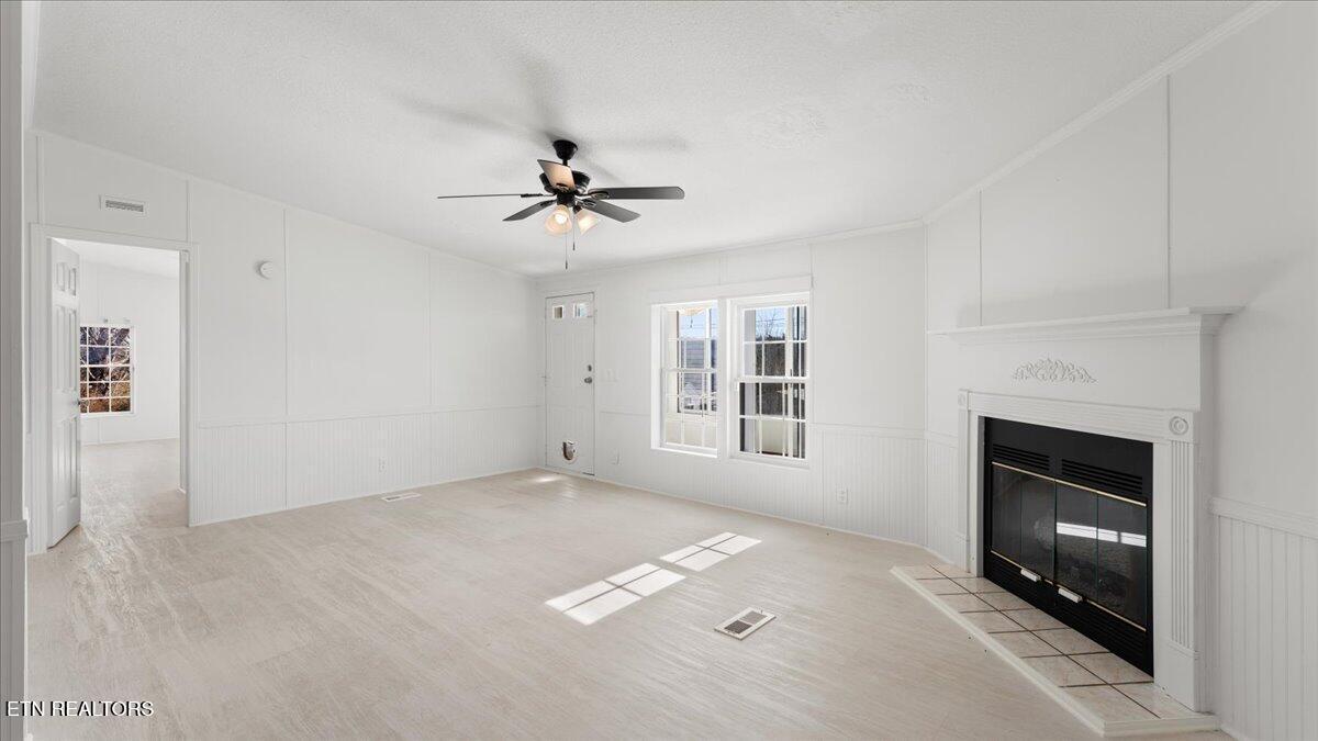 Image 4: 03-Living Room