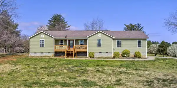 178 Lakehaven Circle