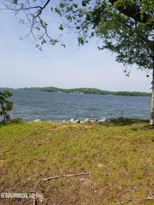 Edge Lake Drive