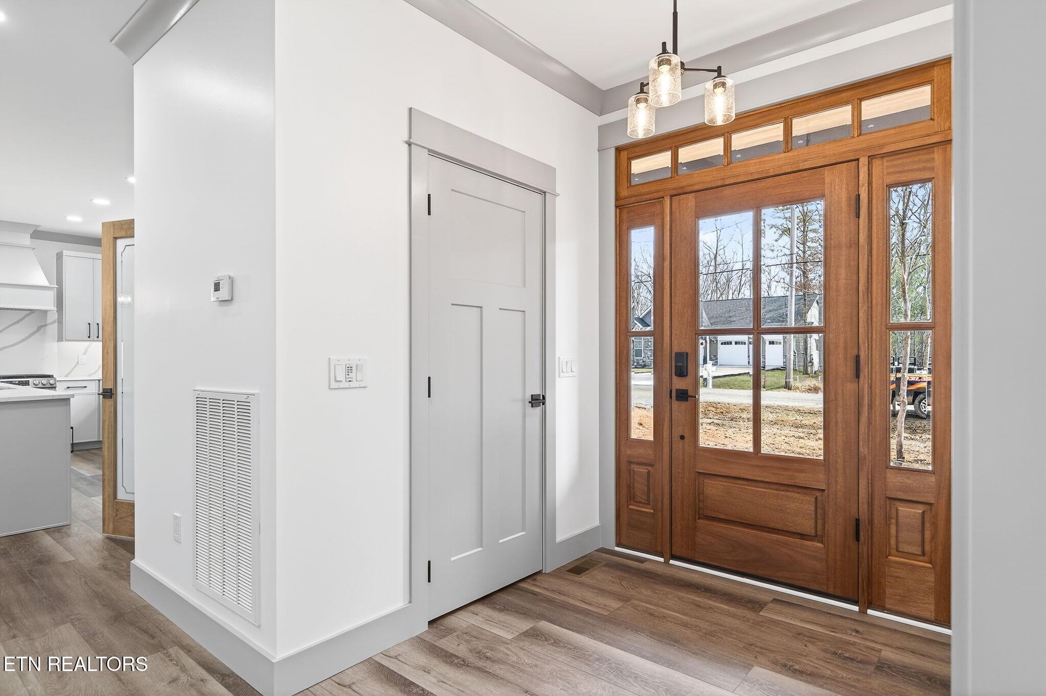 Image 3: 2-web-or-mls-154 Hawes Cir FFG_006_TNPC