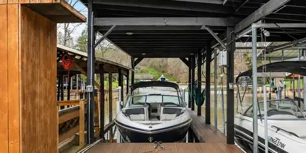 Image 4: Dock