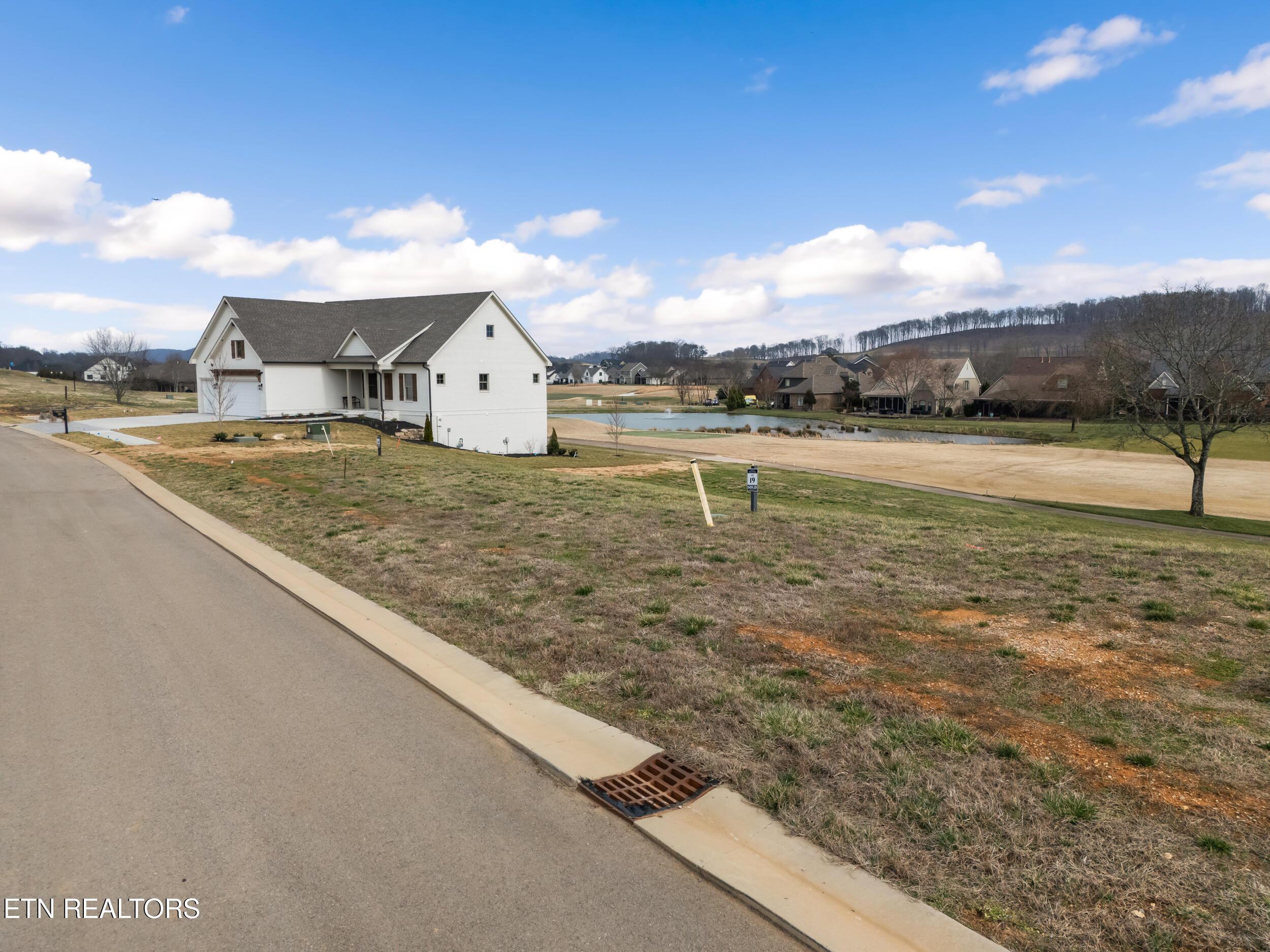 Image 4: 445 mockingbird lane-4