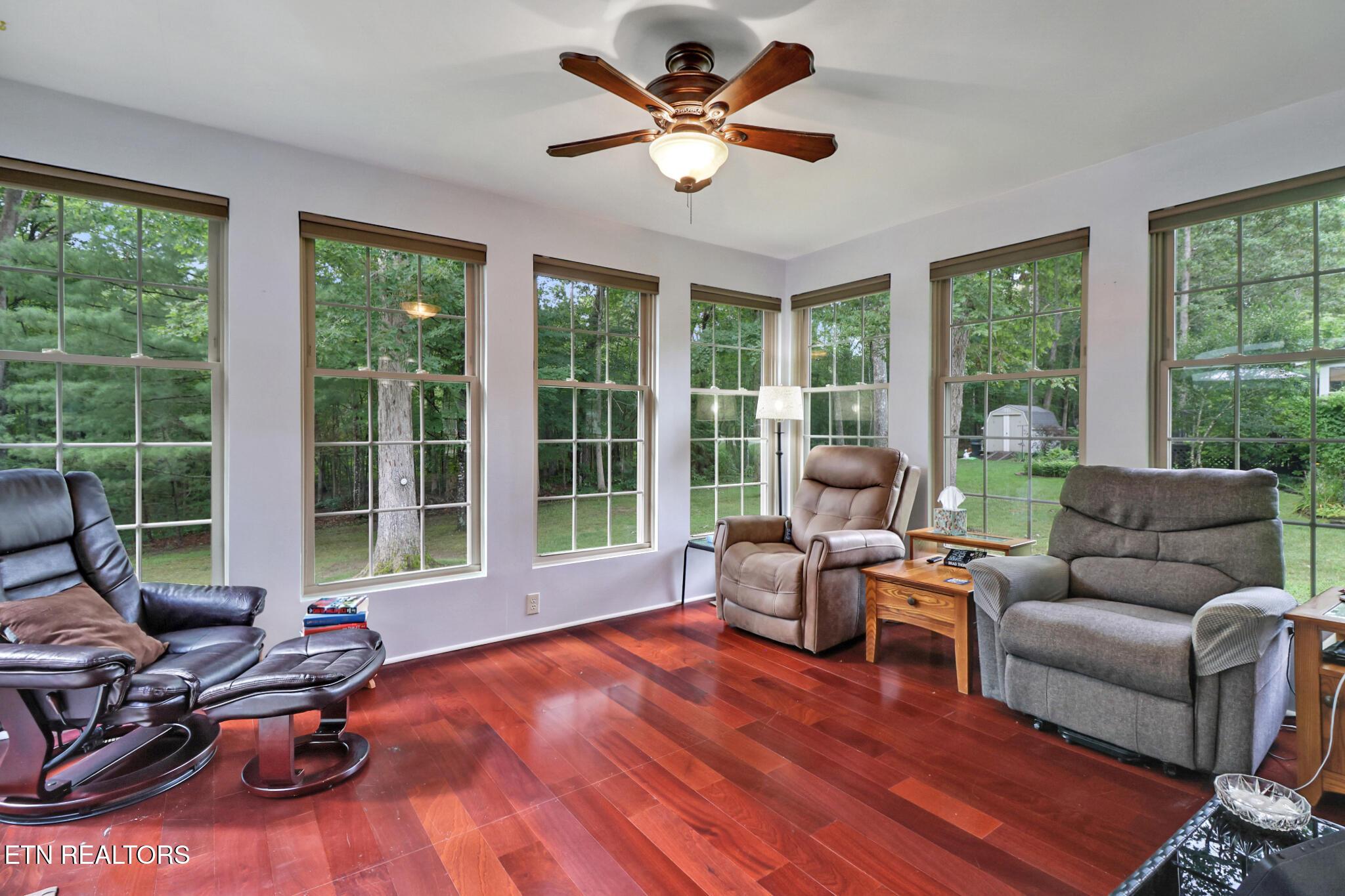 Image 3: Sunroom