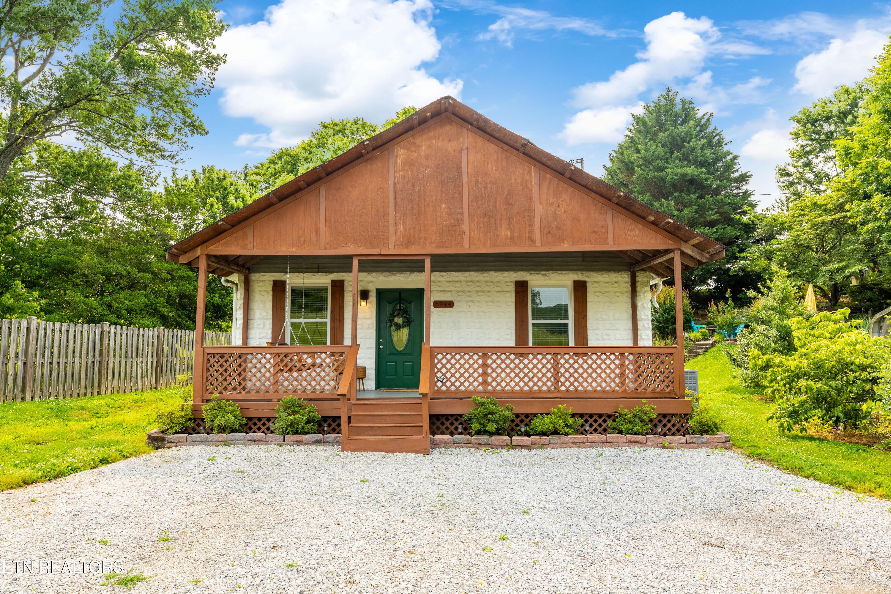 Image 1: 6944BerryLane-6