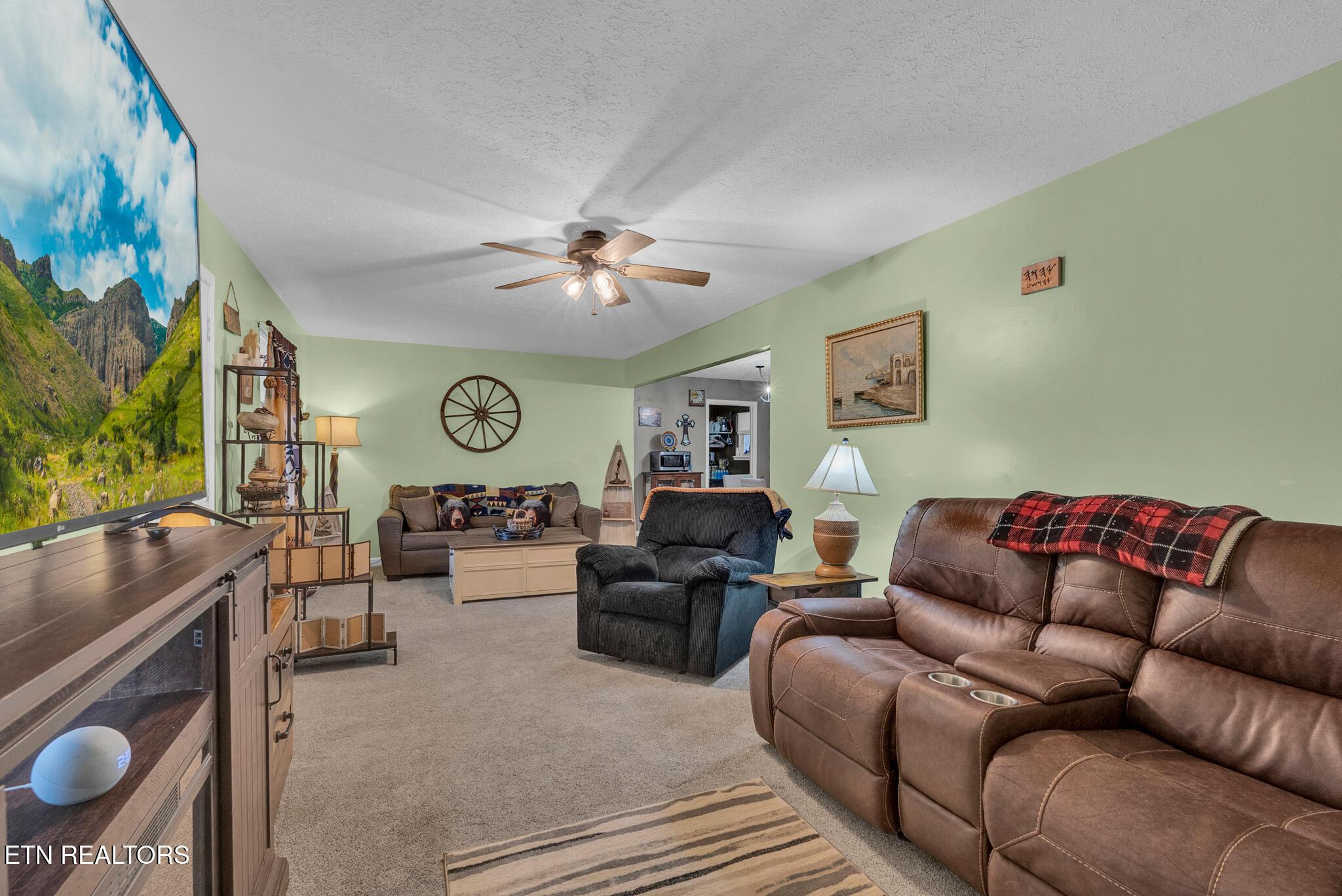 Image 4: 568 Brock Ln-02